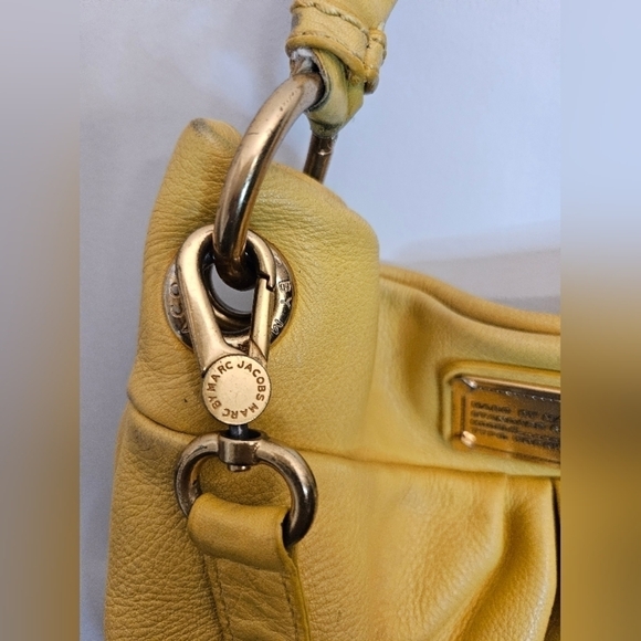 Marc by Marc Jacob Yellow Classic Hobo Leather Hand Bag. - Picture 5 of 17
